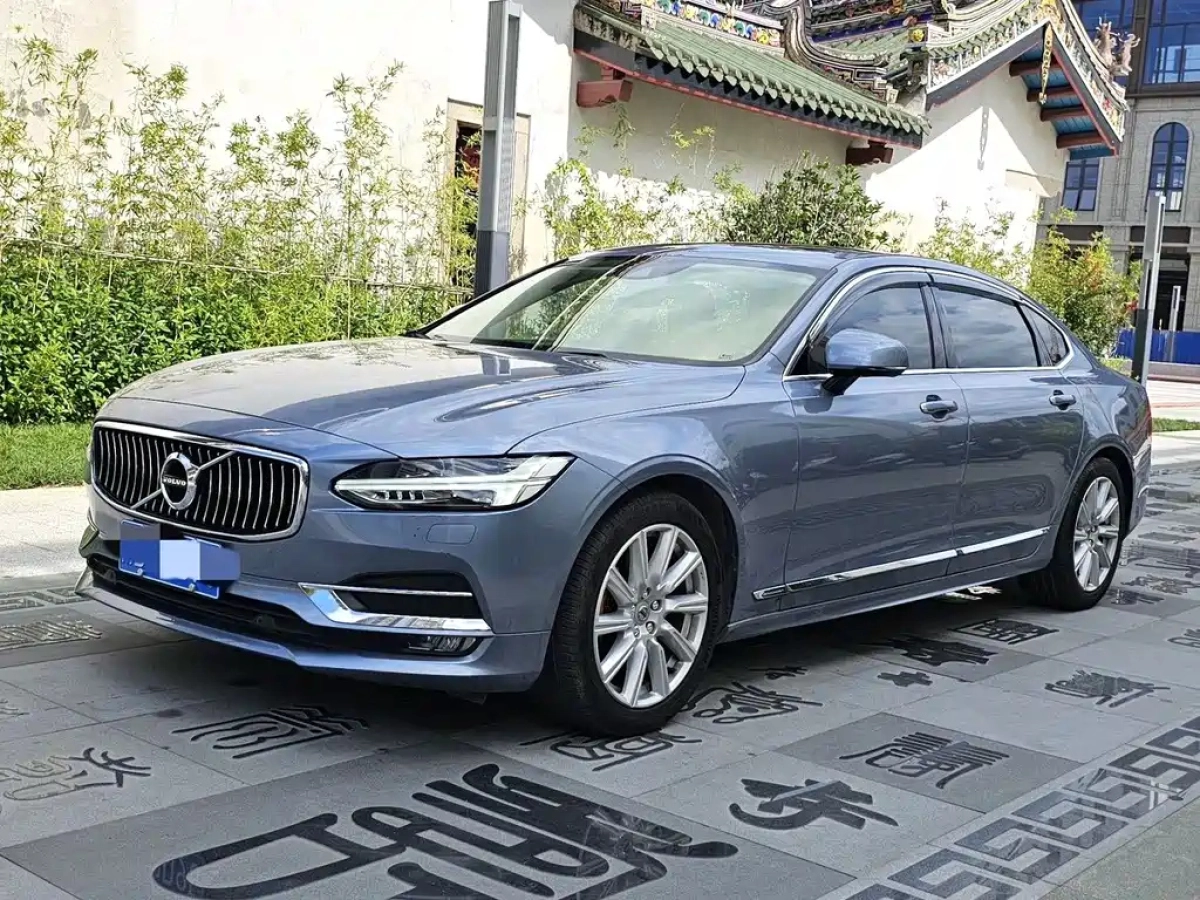 VOLVO S90