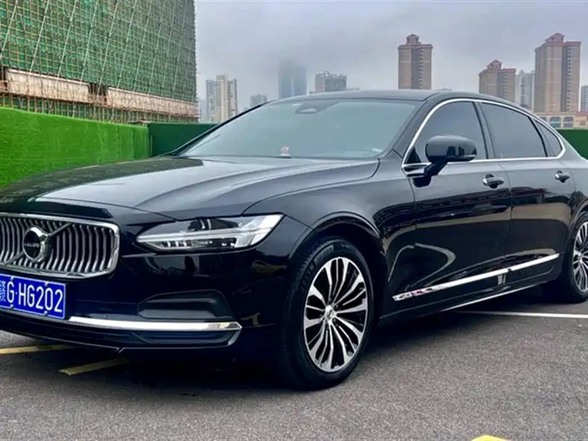 VOLVO S90