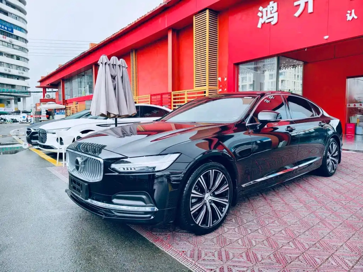 VOLVO S90