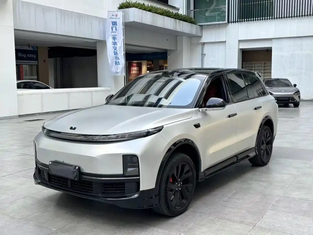 LI AUTO L8  2023