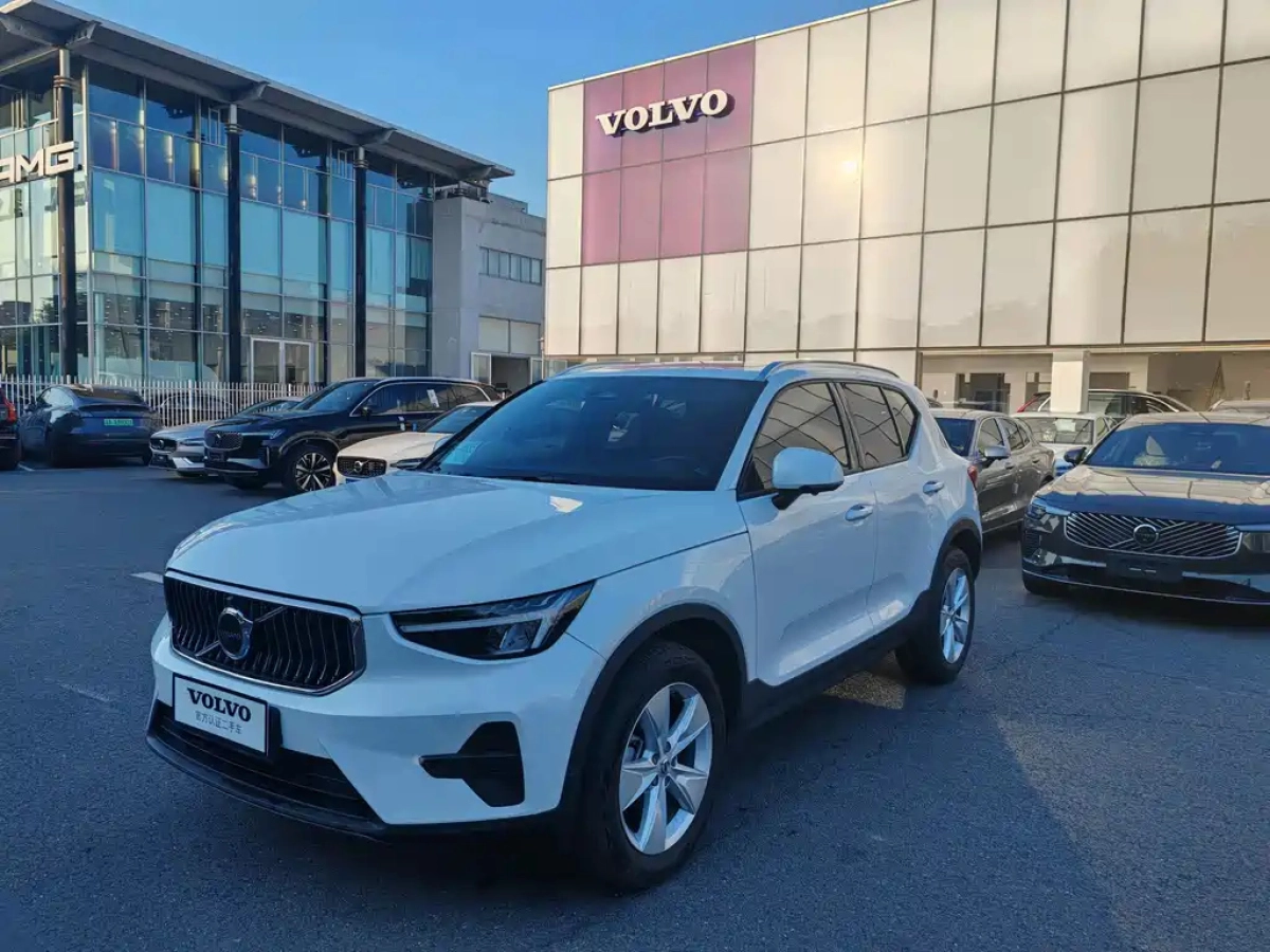 VOLVO XC40  2023