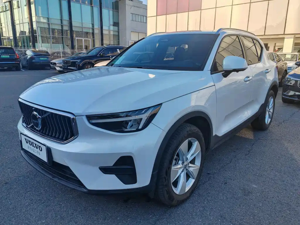 VOLVO XC40