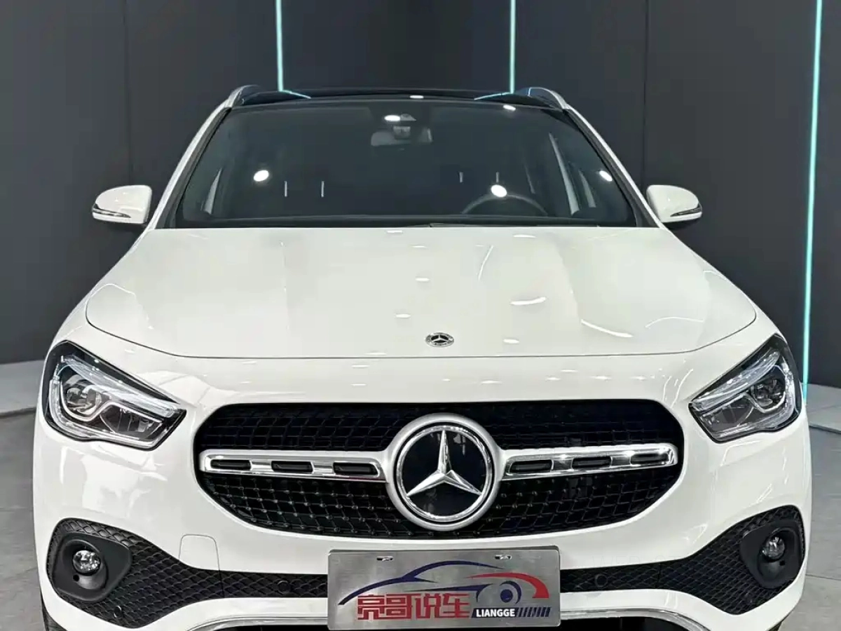 MERCEDES BENZ GLA