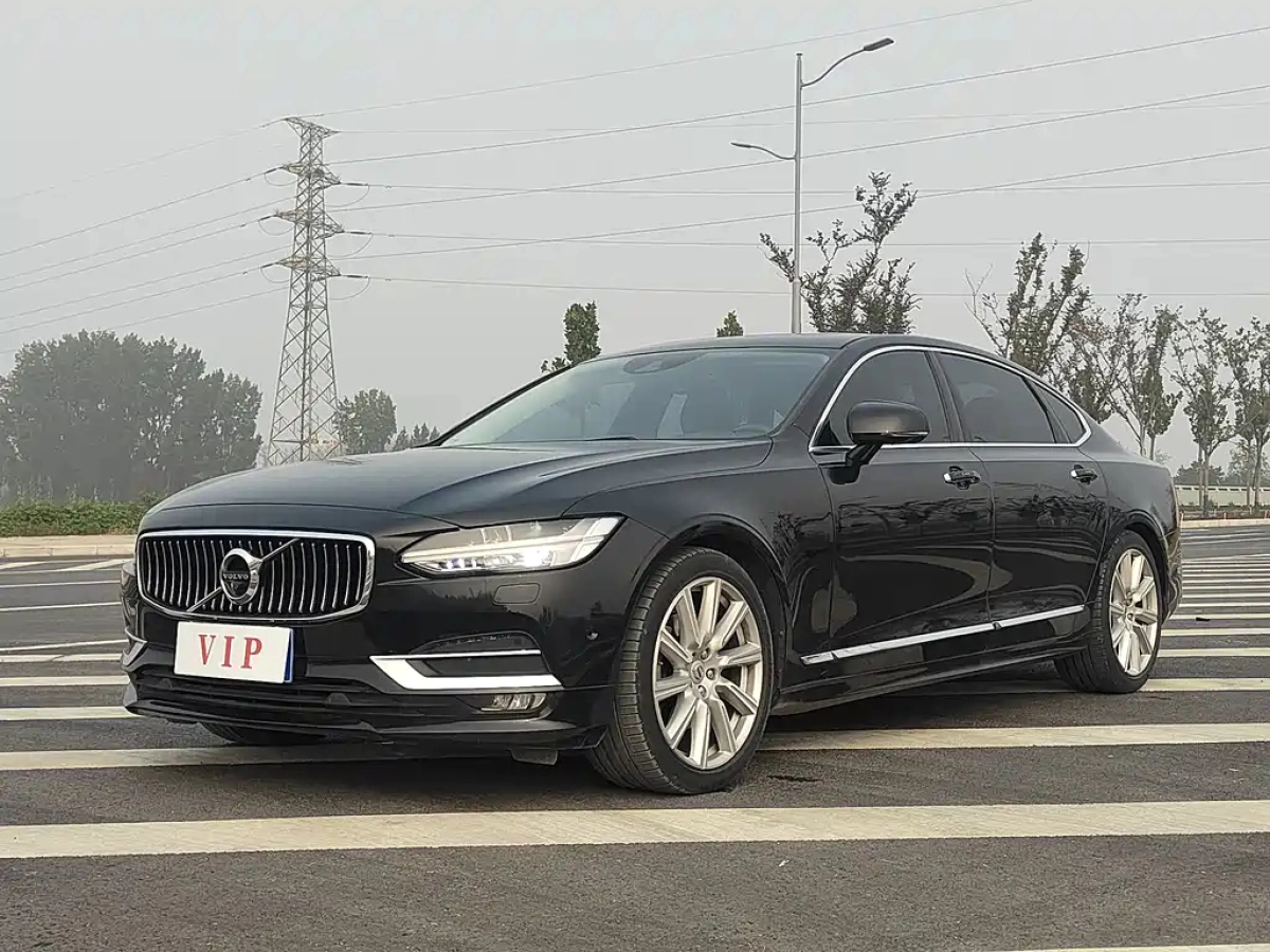 VOLVO S90