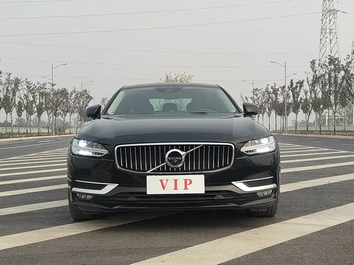 VOLVO S90