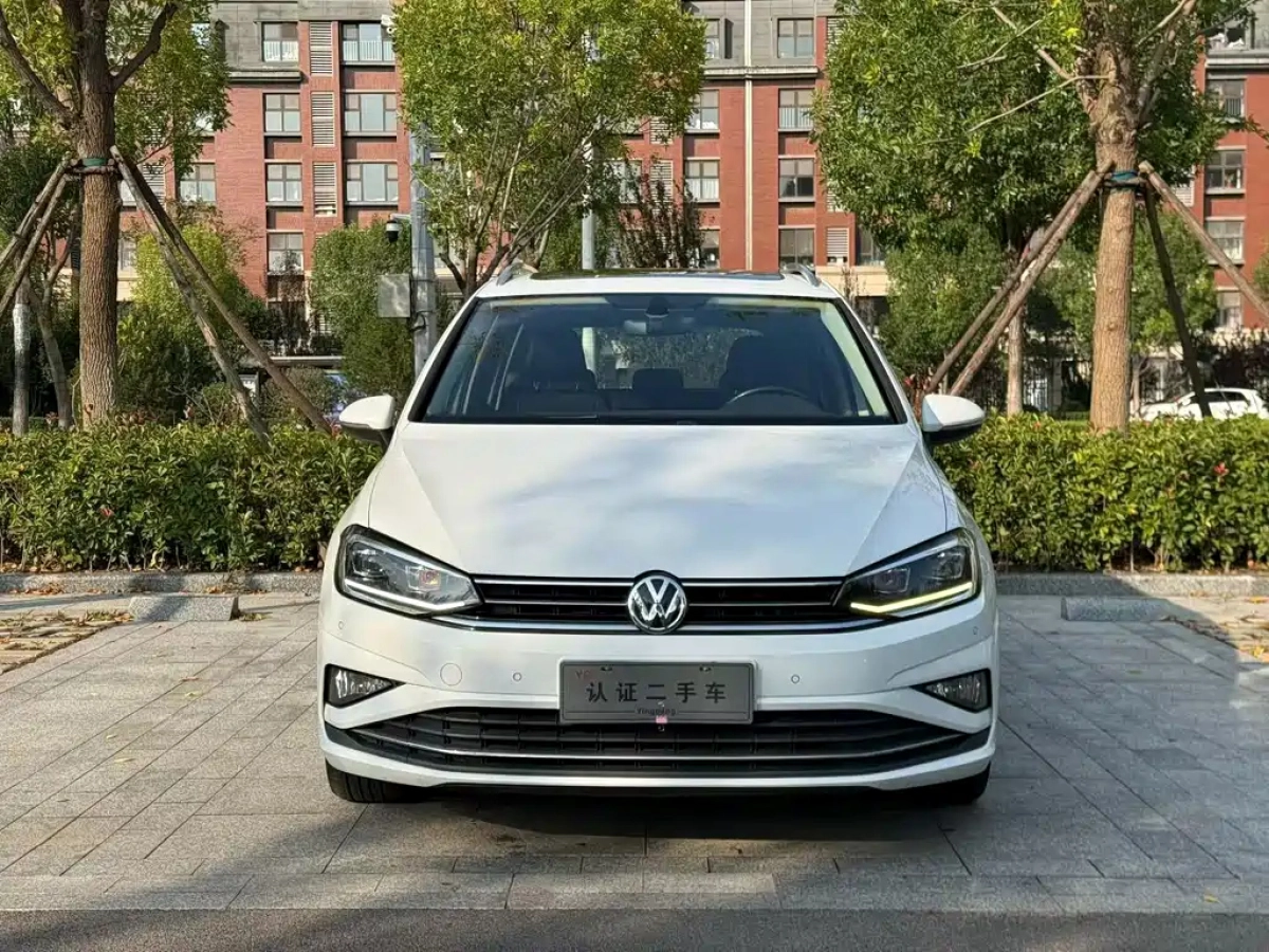 VOLKSWAGEN GOLF . SPORTSVAN