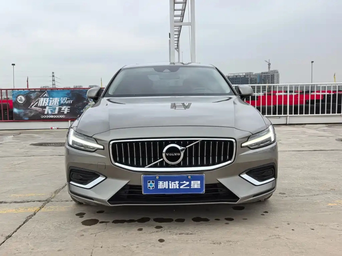 VOLVO S60  2020