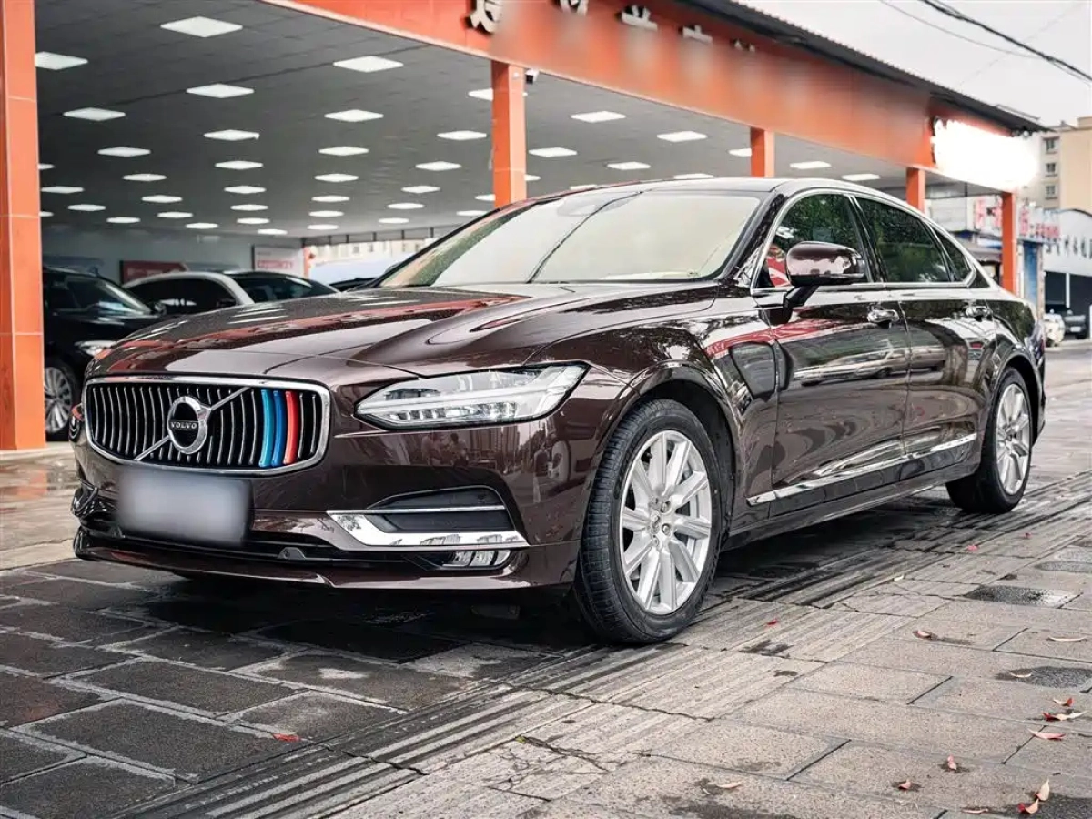 VOLVO S90