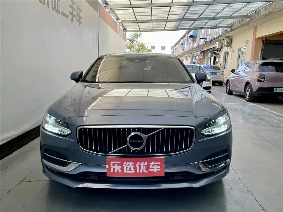 VOLVO S90