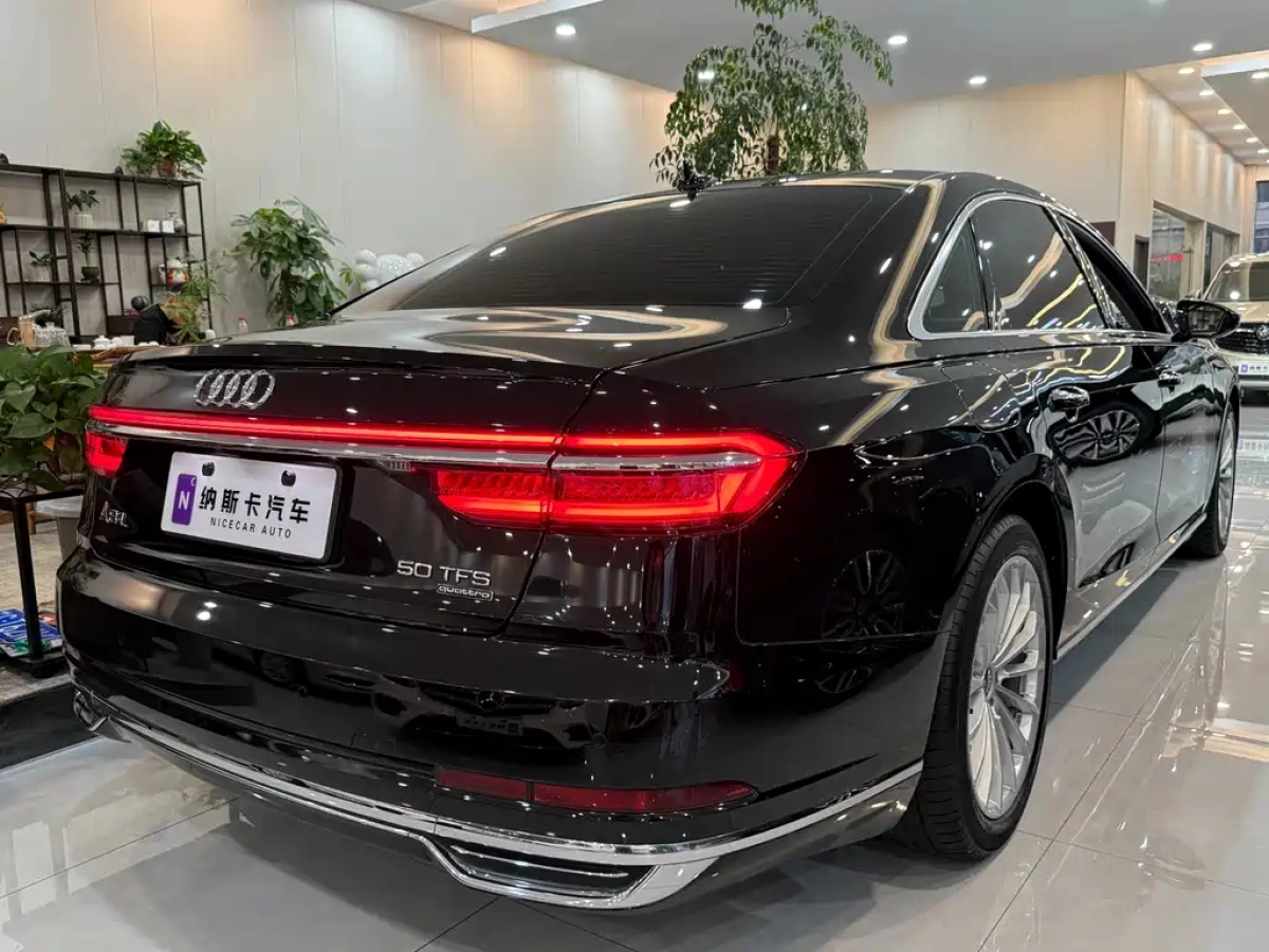AUDI A8