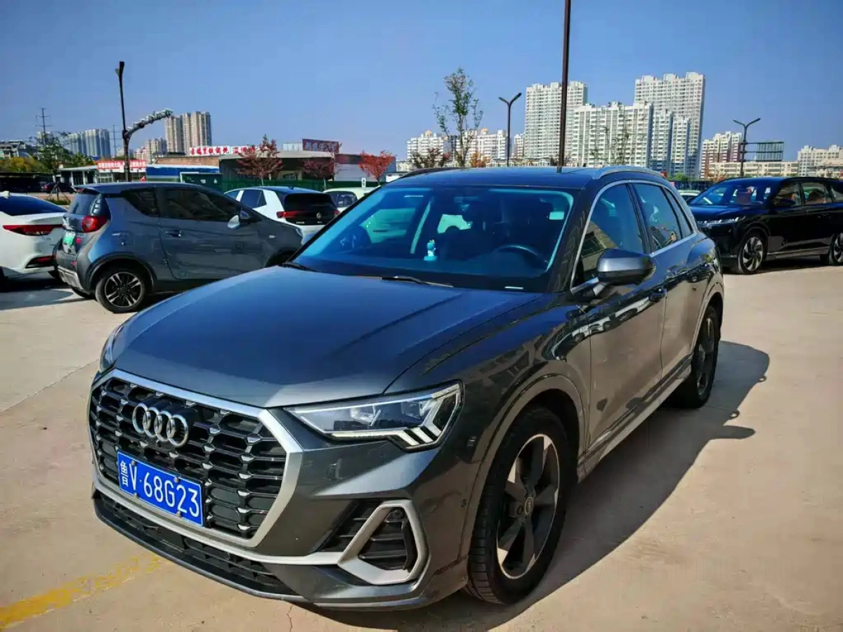 AUDI Q3