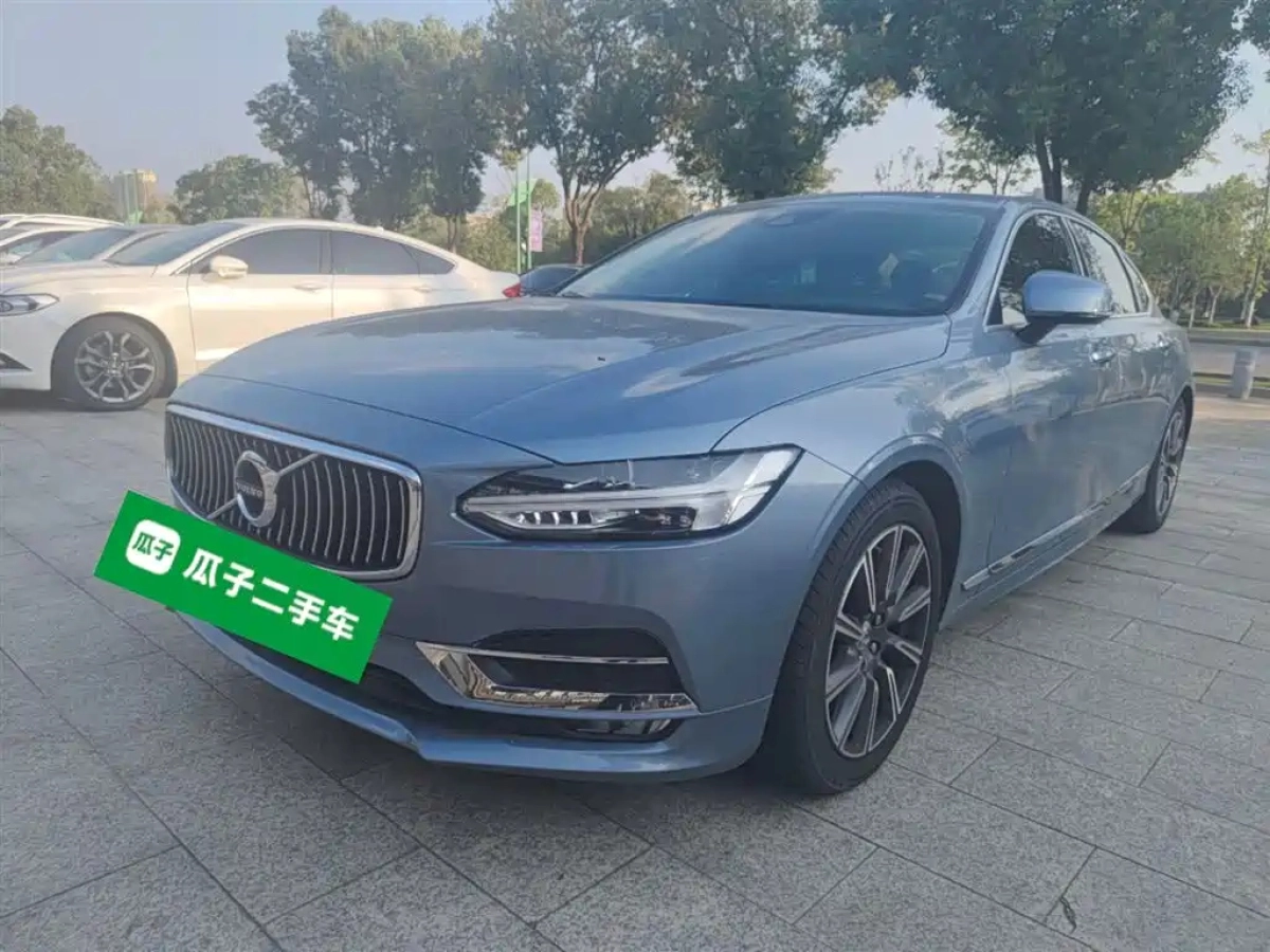 VOLVO S90
