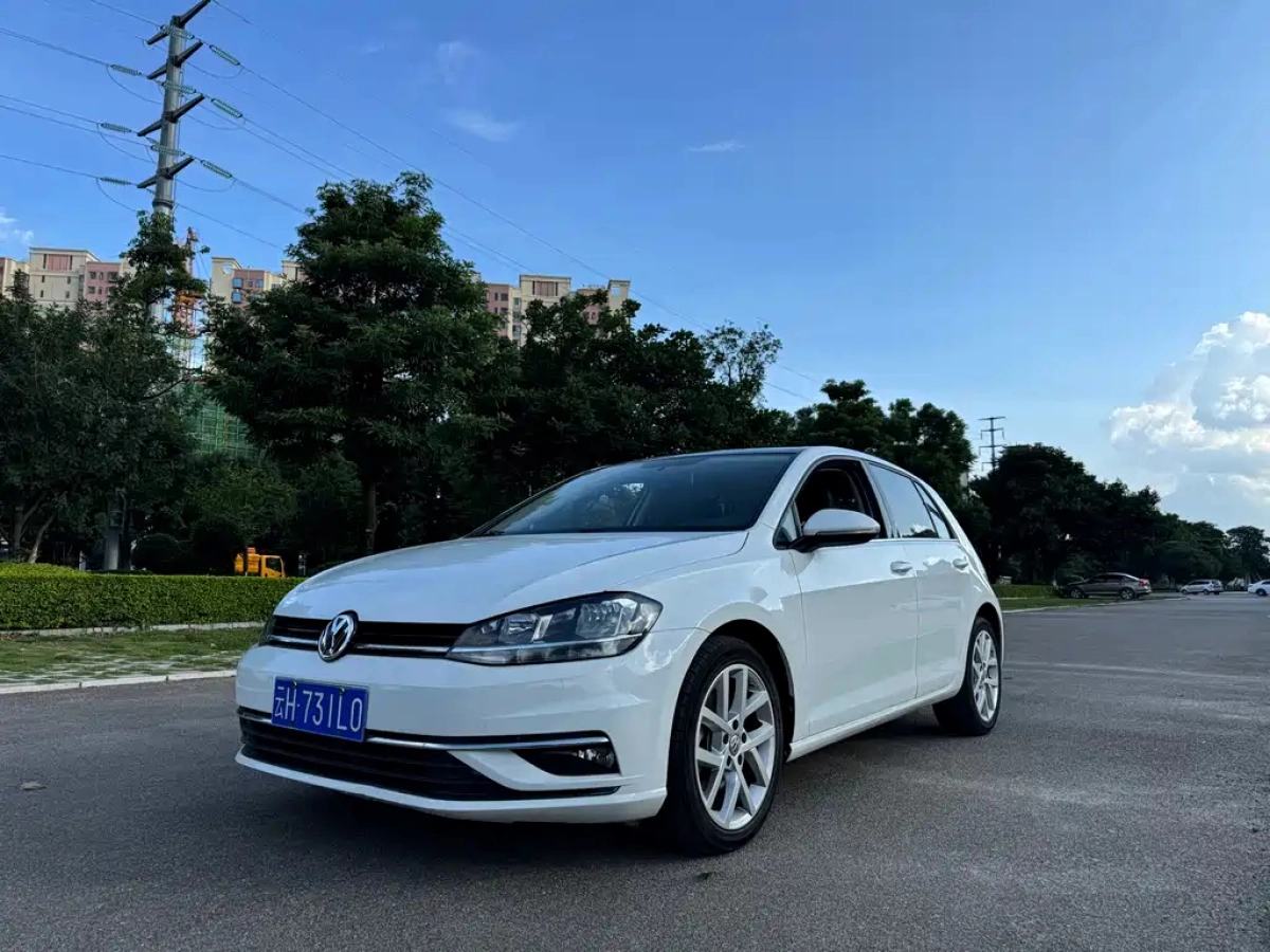 VOLKSWAGEN GOLF