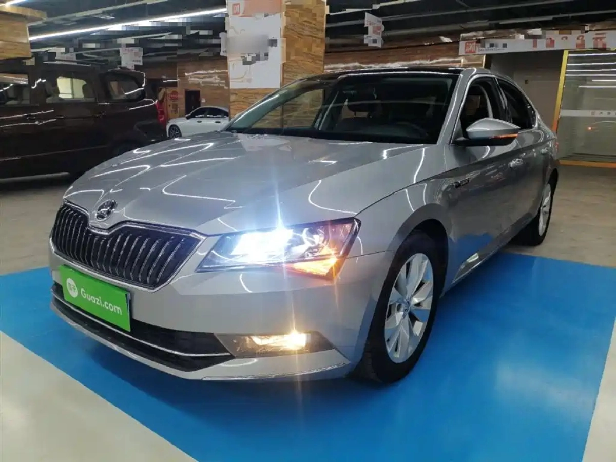 SKODA SUPERB