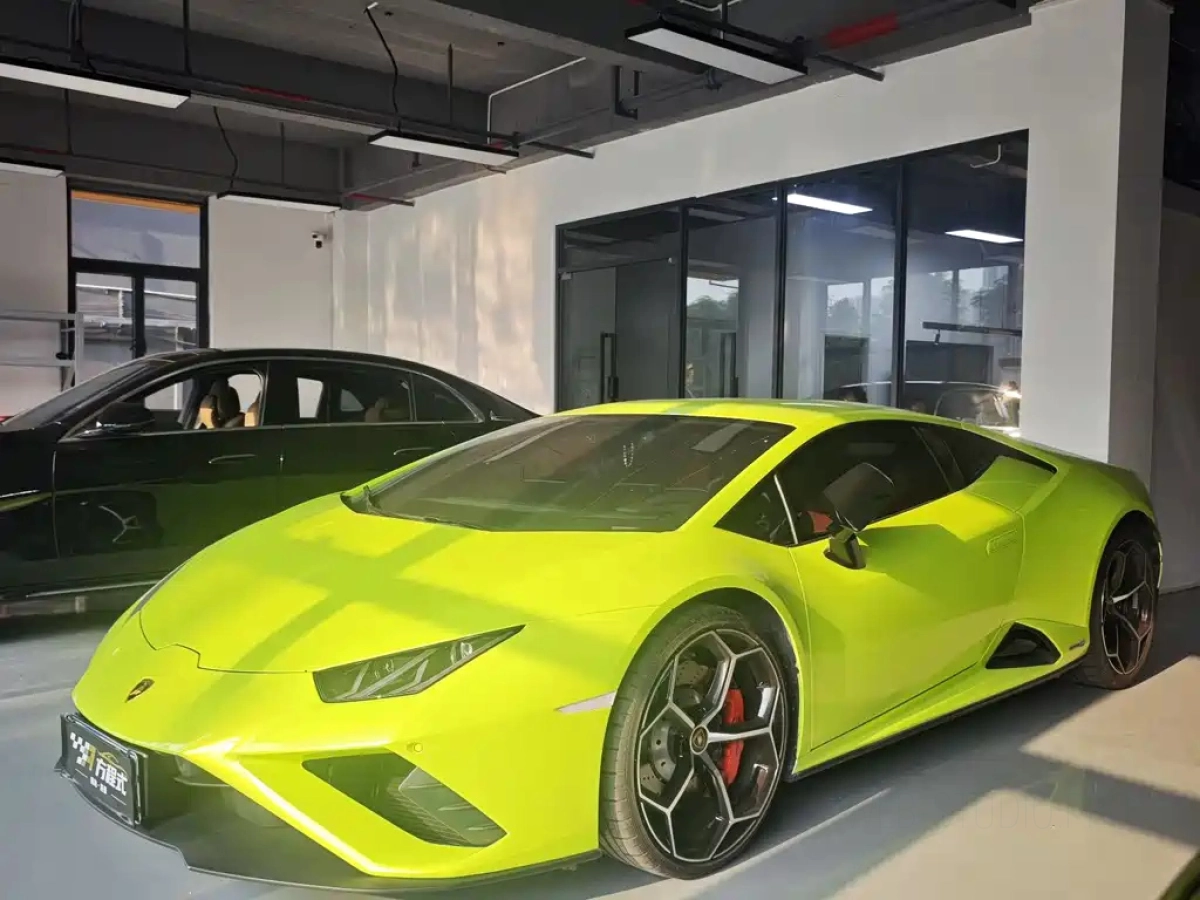 LAMBORGHINI HURACAN