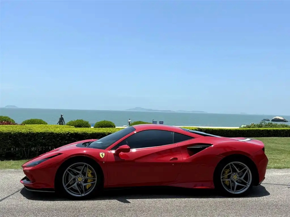 FERRARI F8