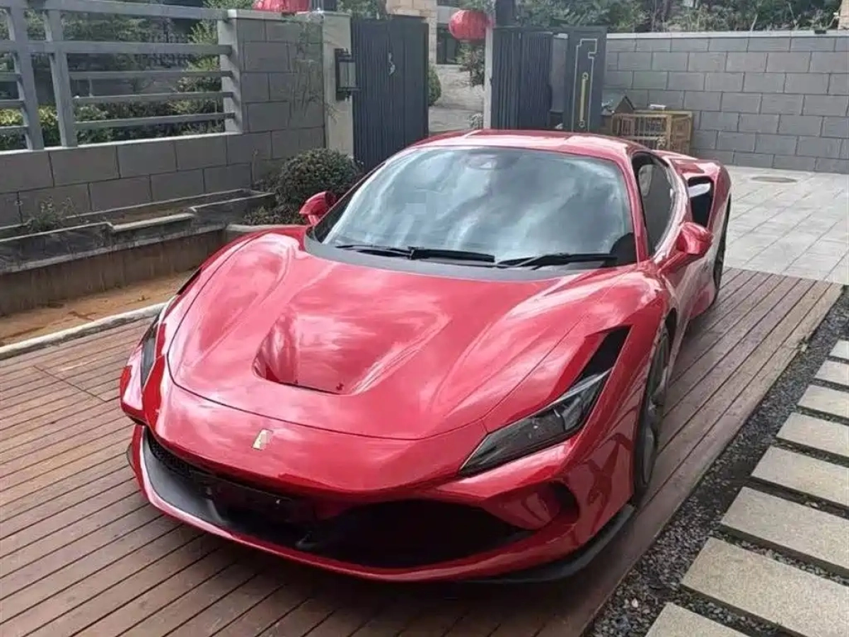 FERRARI F8