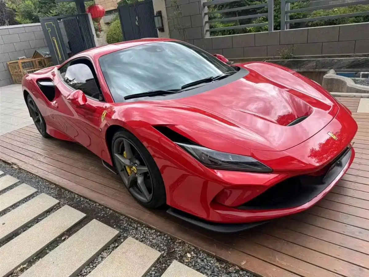 FERRARI F8