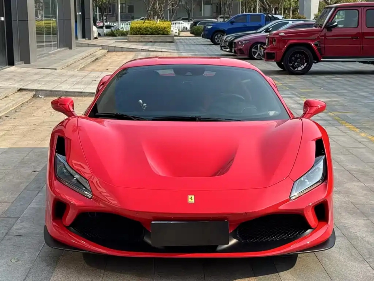 FERRARI F8