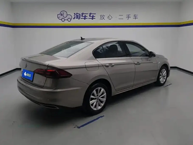 VOLKSWAGEN BORA