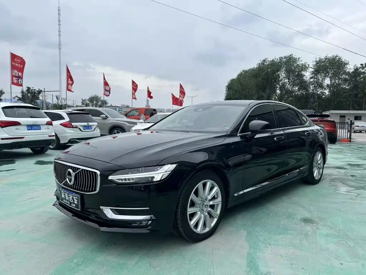 VOLVO S90