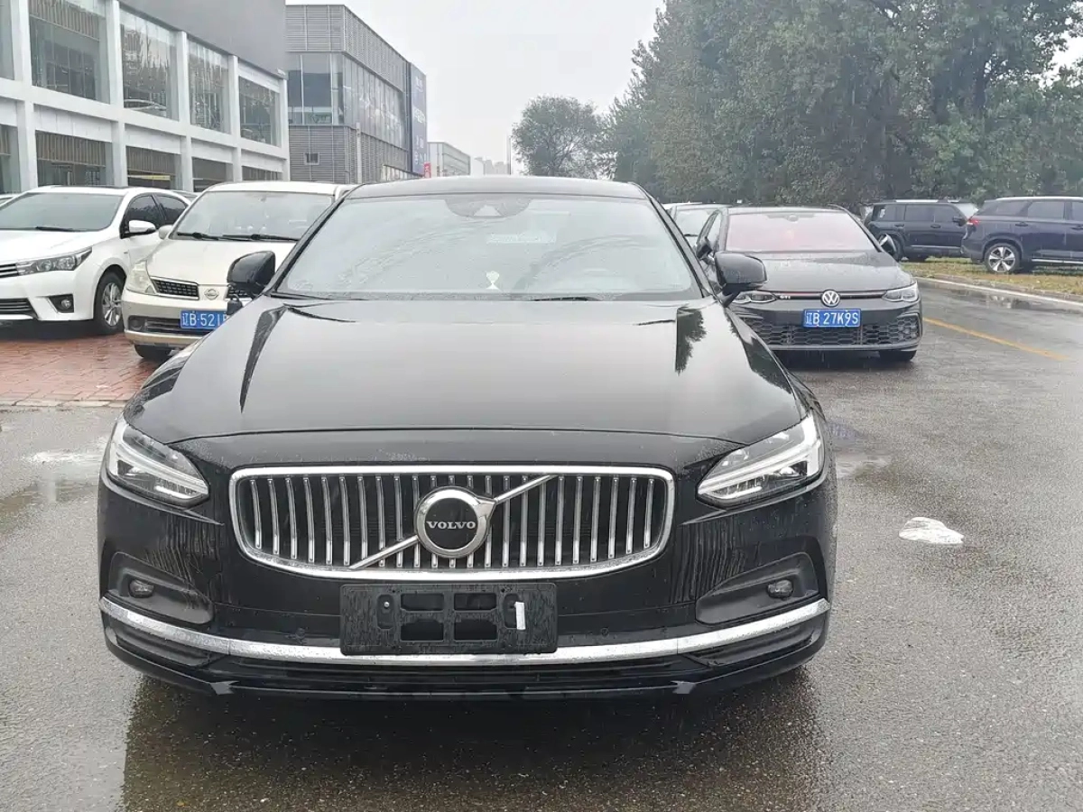 VOLVO S90