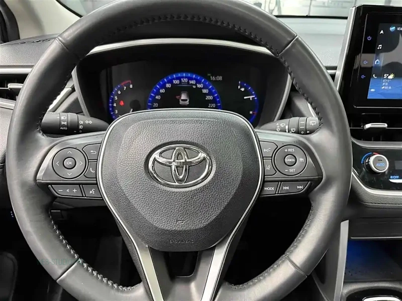TOYOTA COROLLA CROSS
