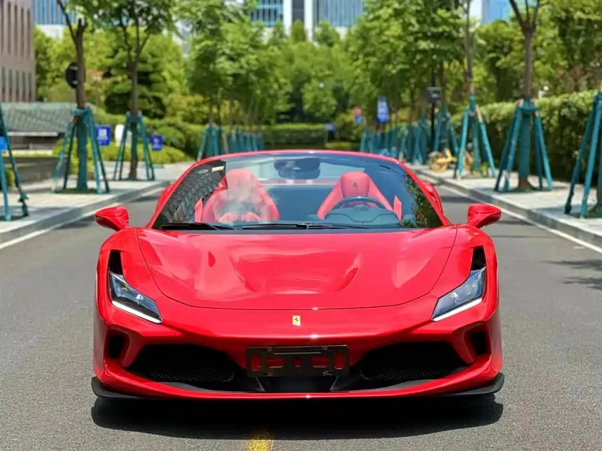 FERRARI F8