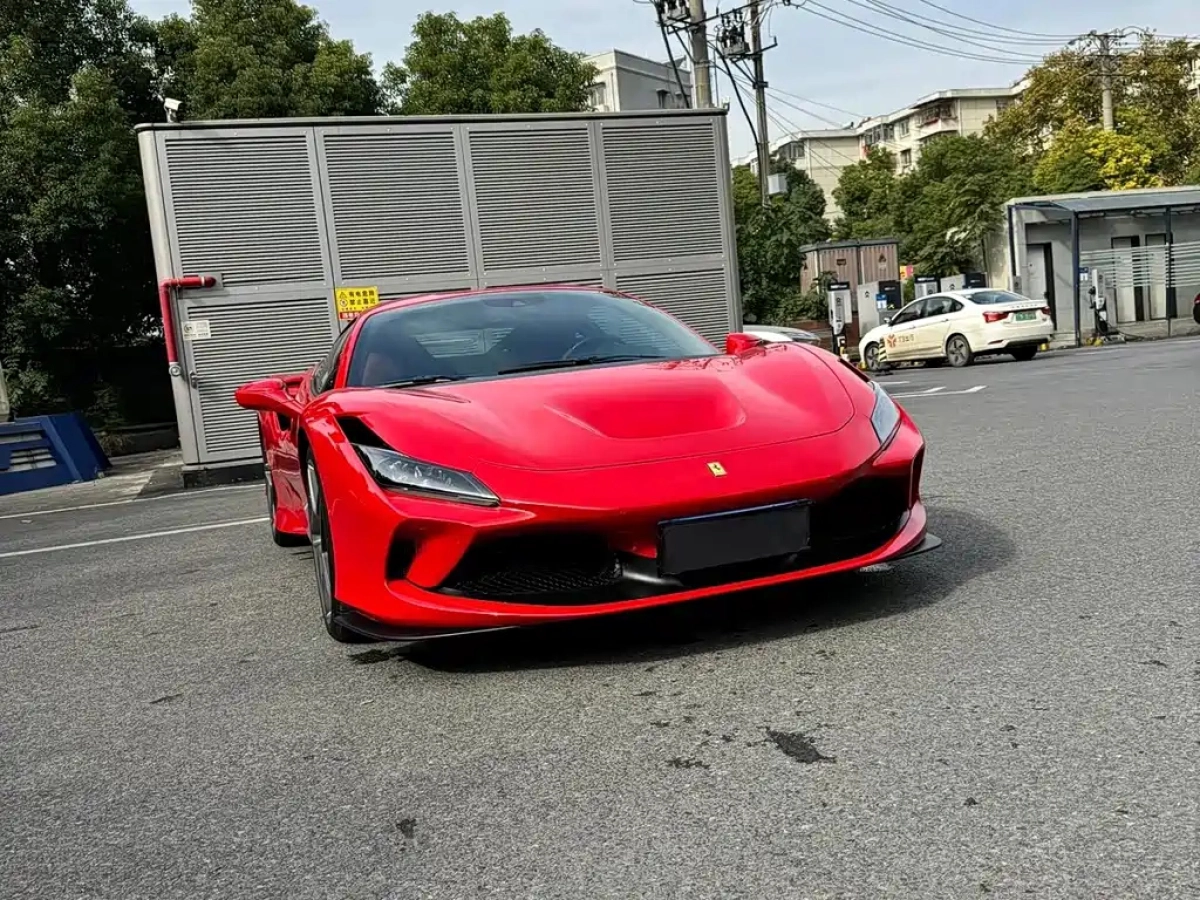 FERRARI F8