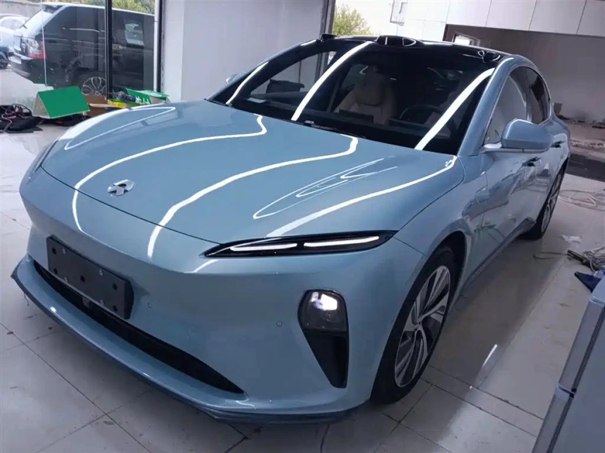 NIO ET5  2025