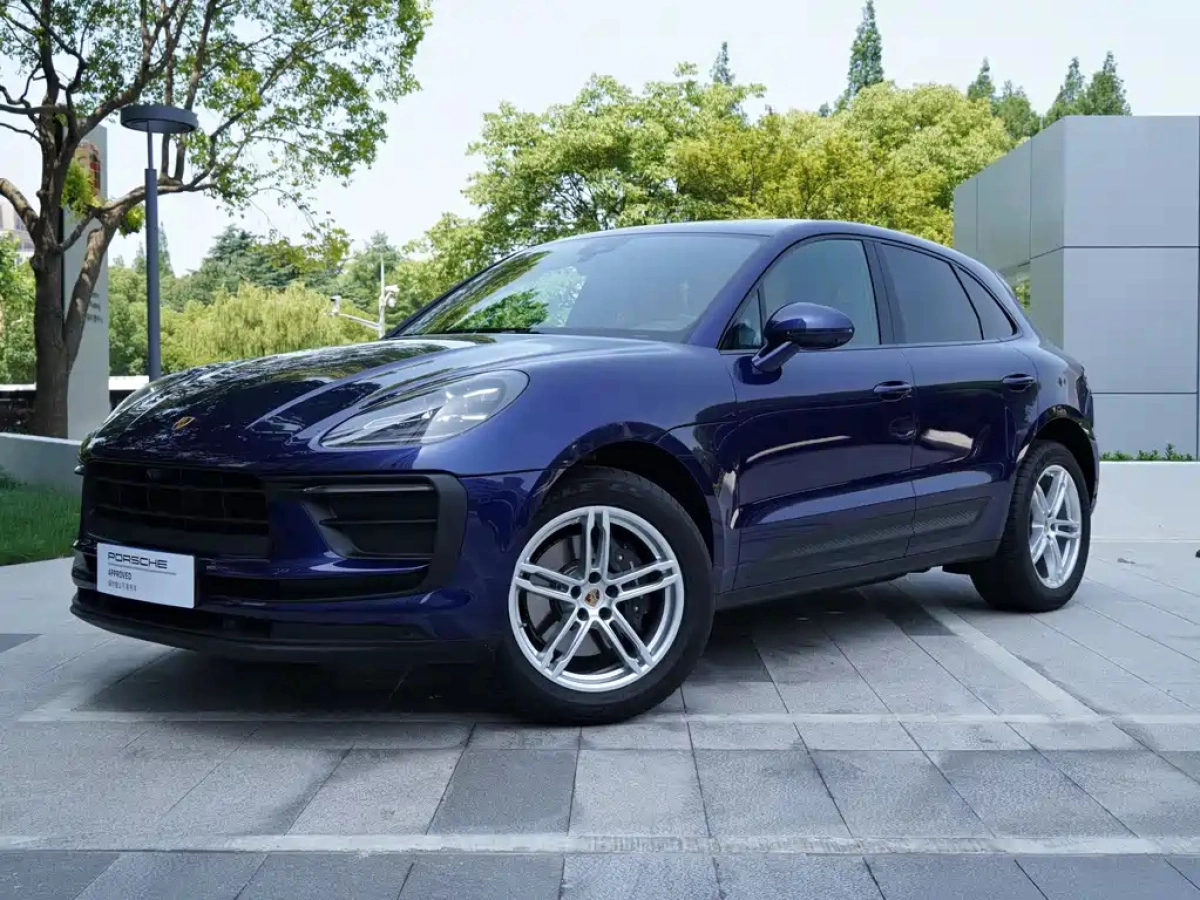 PORSCHE MACAN