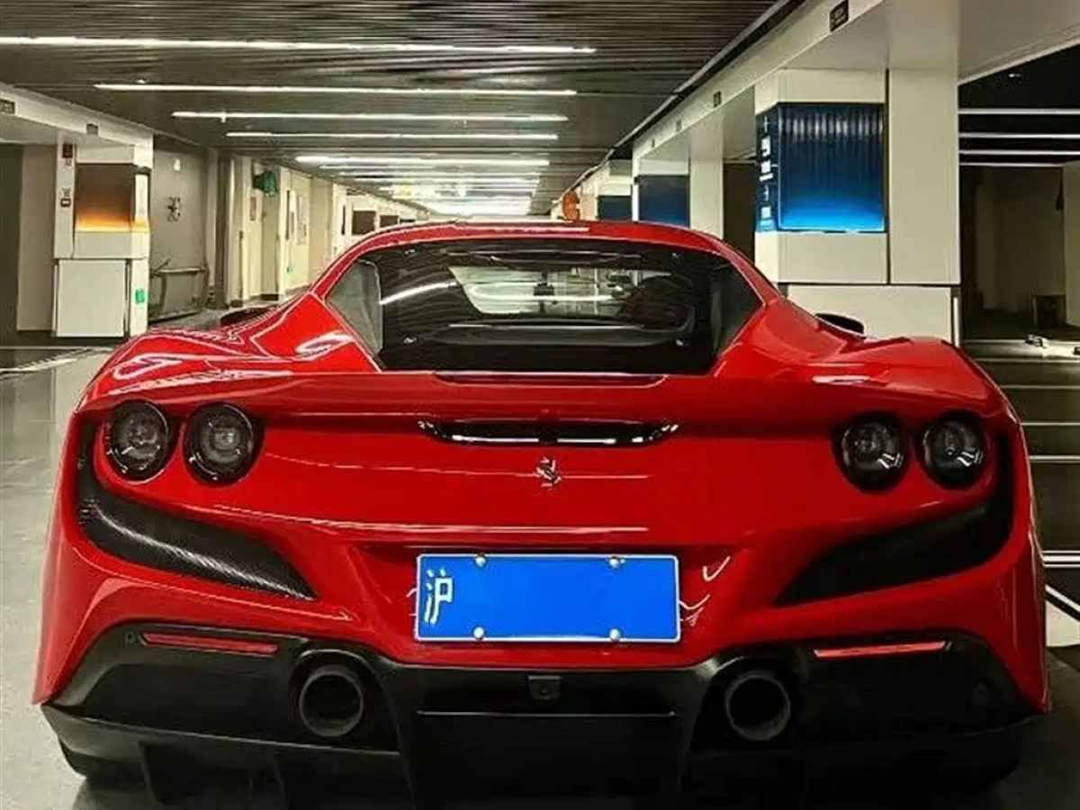 FERRARI F8