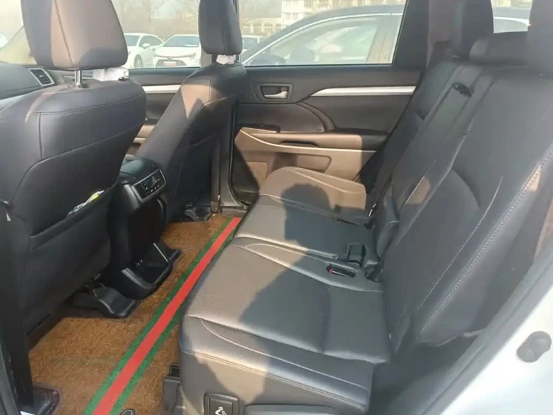TOYOTA HIGHLANDER