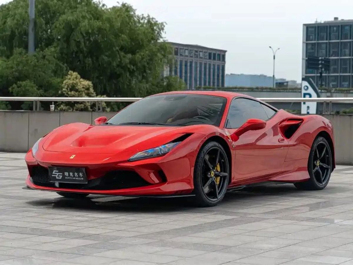 FERRARI F8