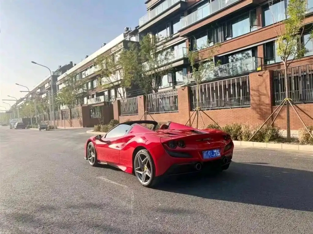FERRARI F8