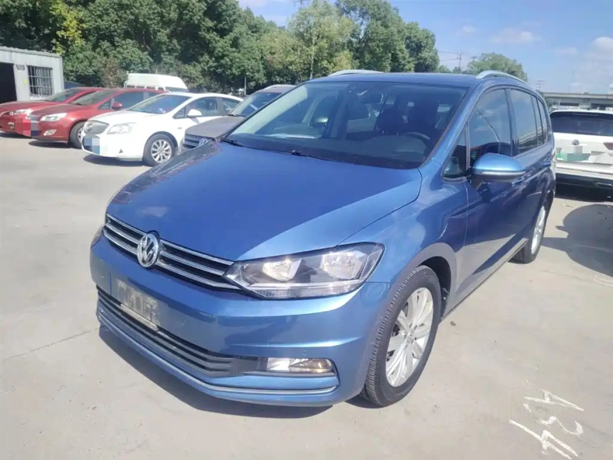 VOLKSWAGEN TOURAN