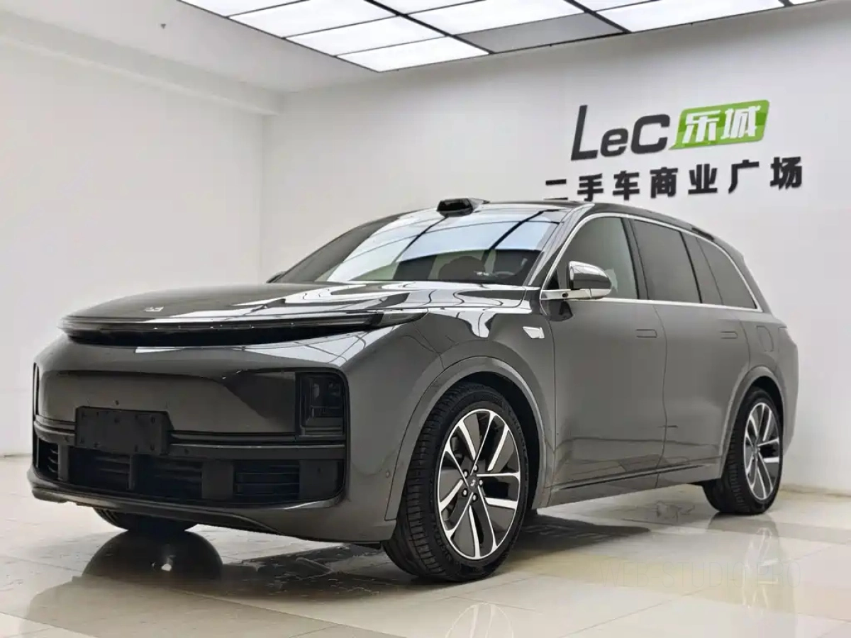 LI AUTO L8  2025