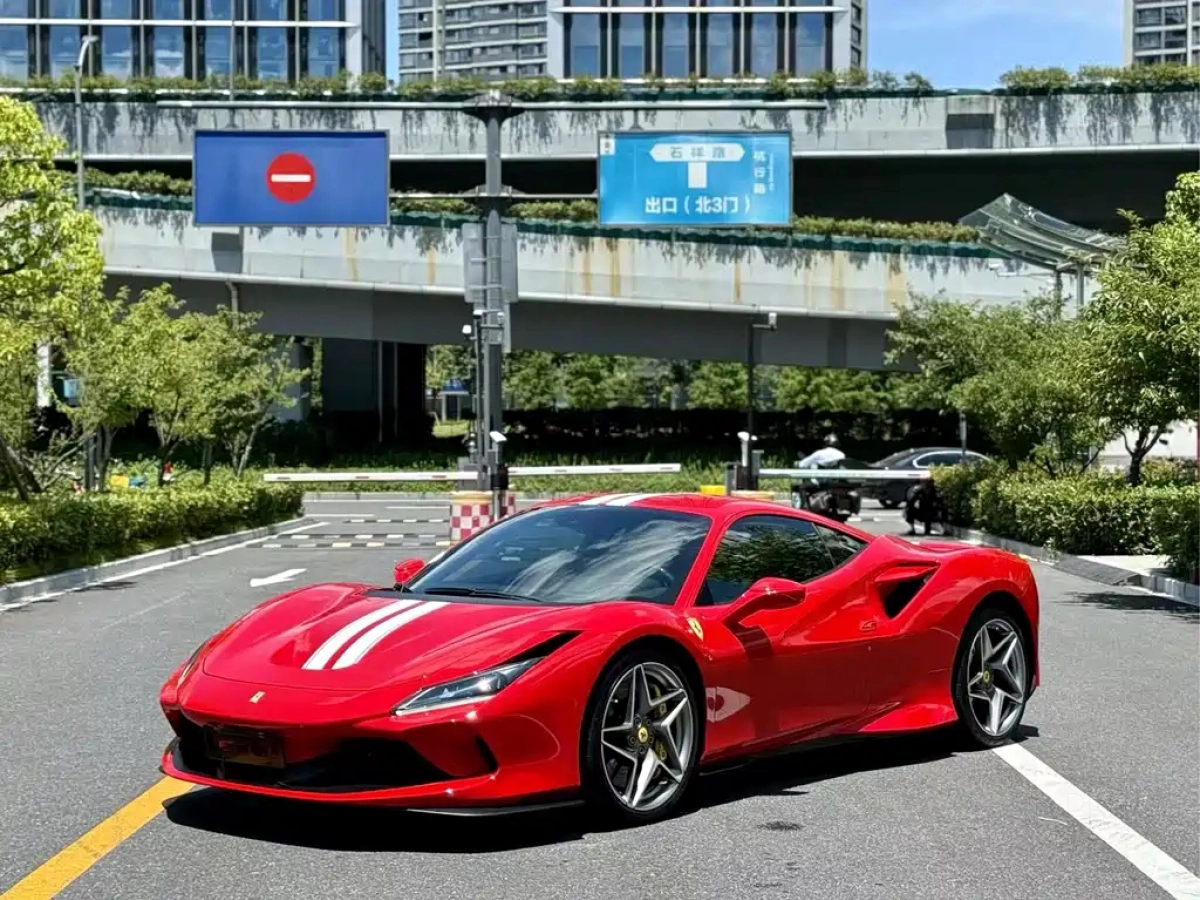 FERRARI F8