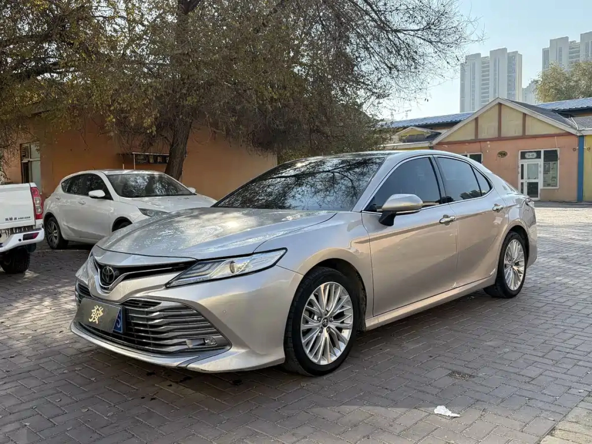 TOYOTA CAMRY
