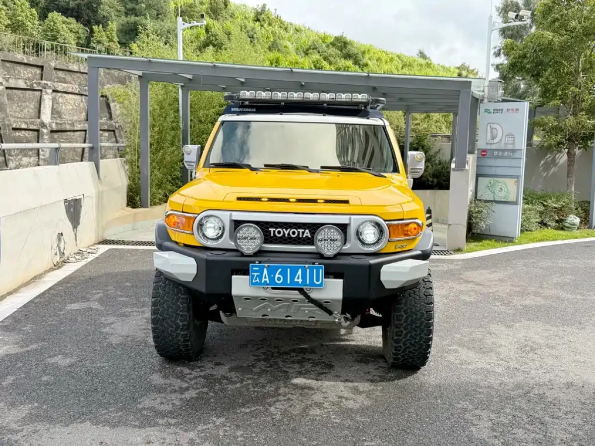 TOYOTA FJ CRUISER