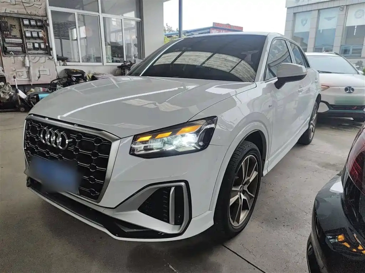 AUDI Q2L