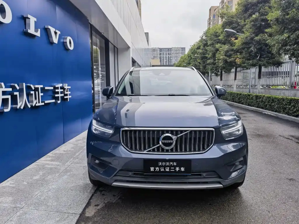 VOLVO XC40