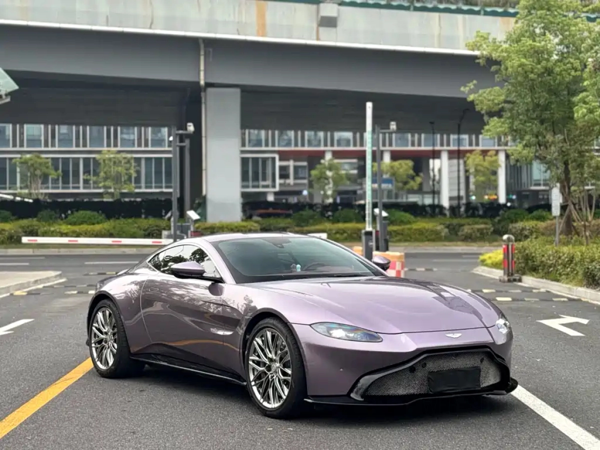 ASTON MARTIN V8 VANTAGE