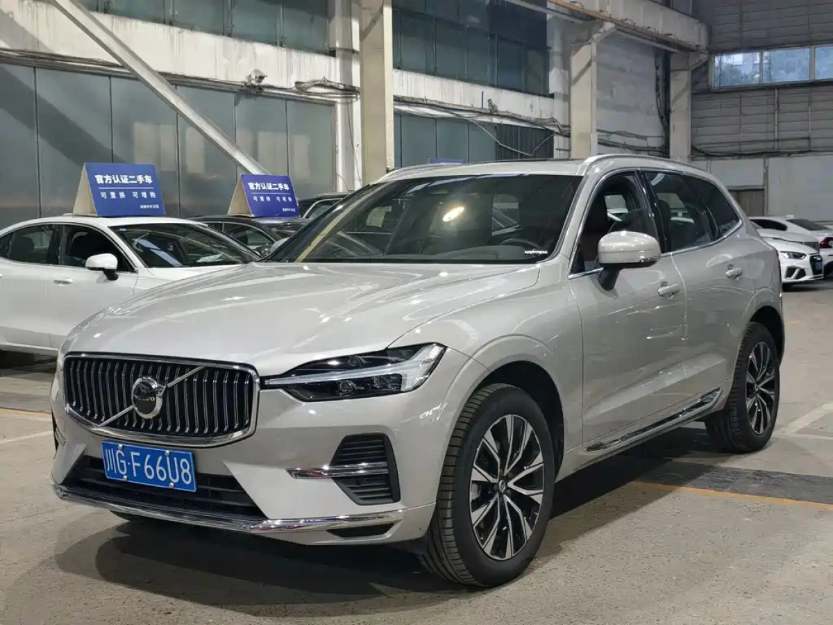 VOLVO XC60  2025