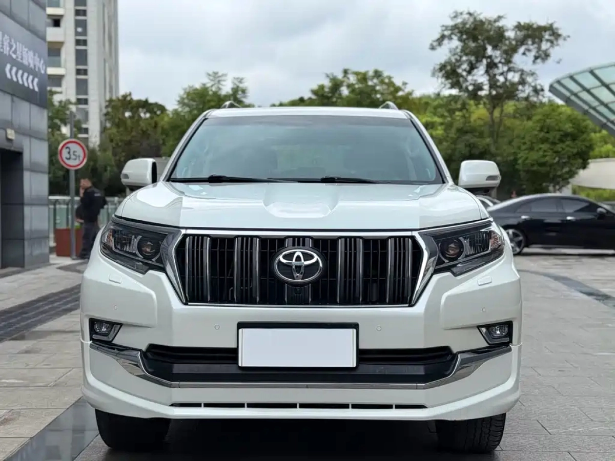 TOYOTA PRADO