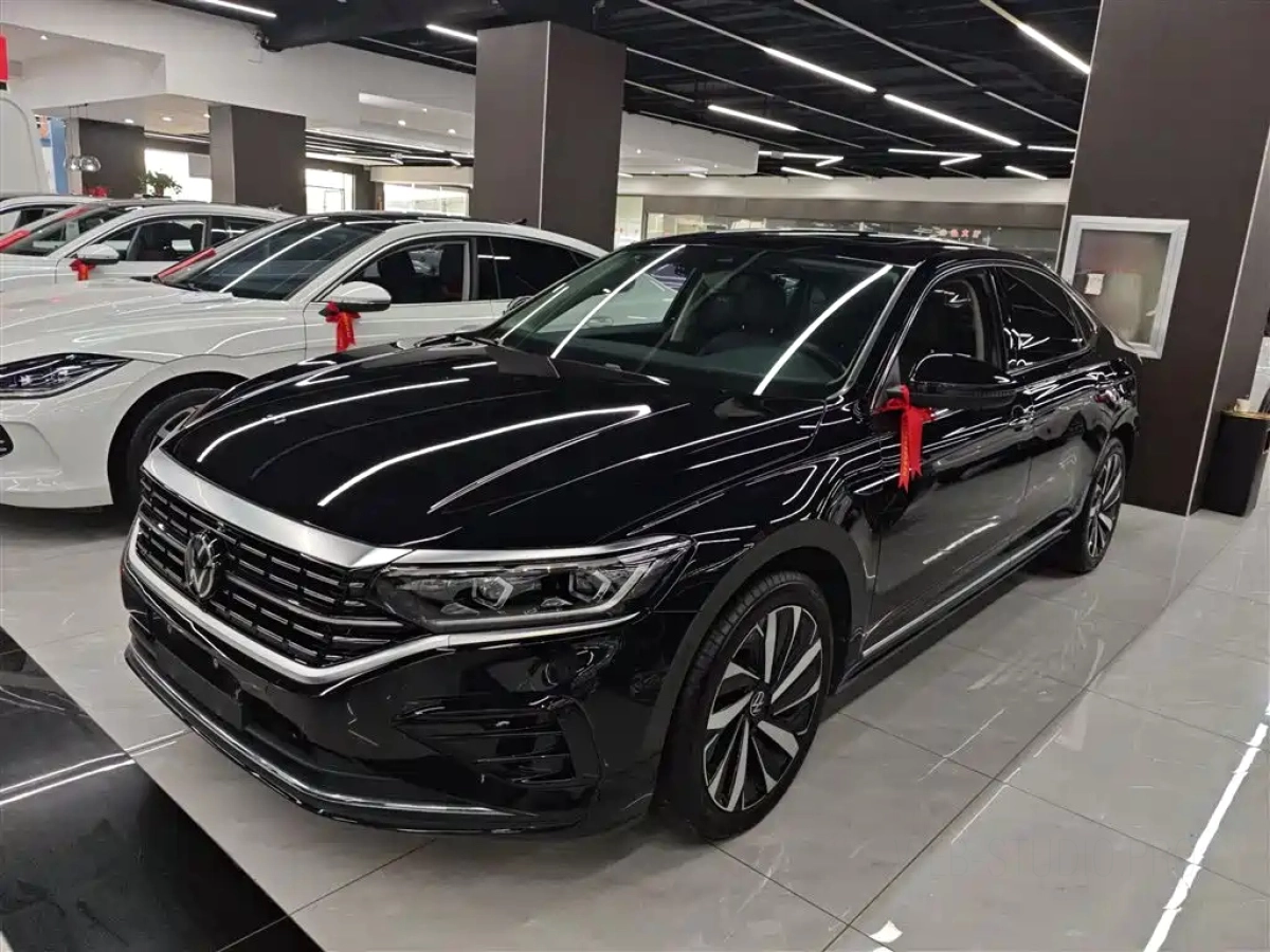 VOLKSWAGEN PASSAT  2023