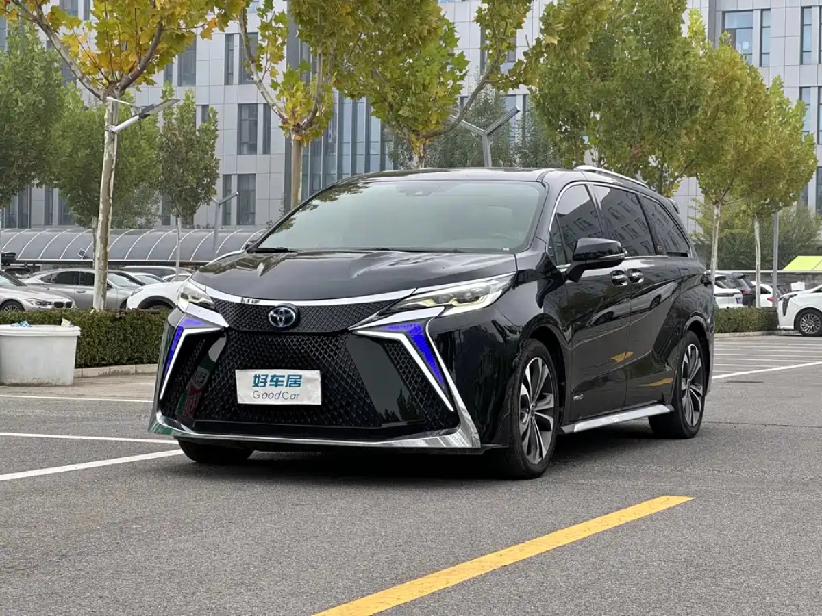 TOYOTA GRANVIA  2023