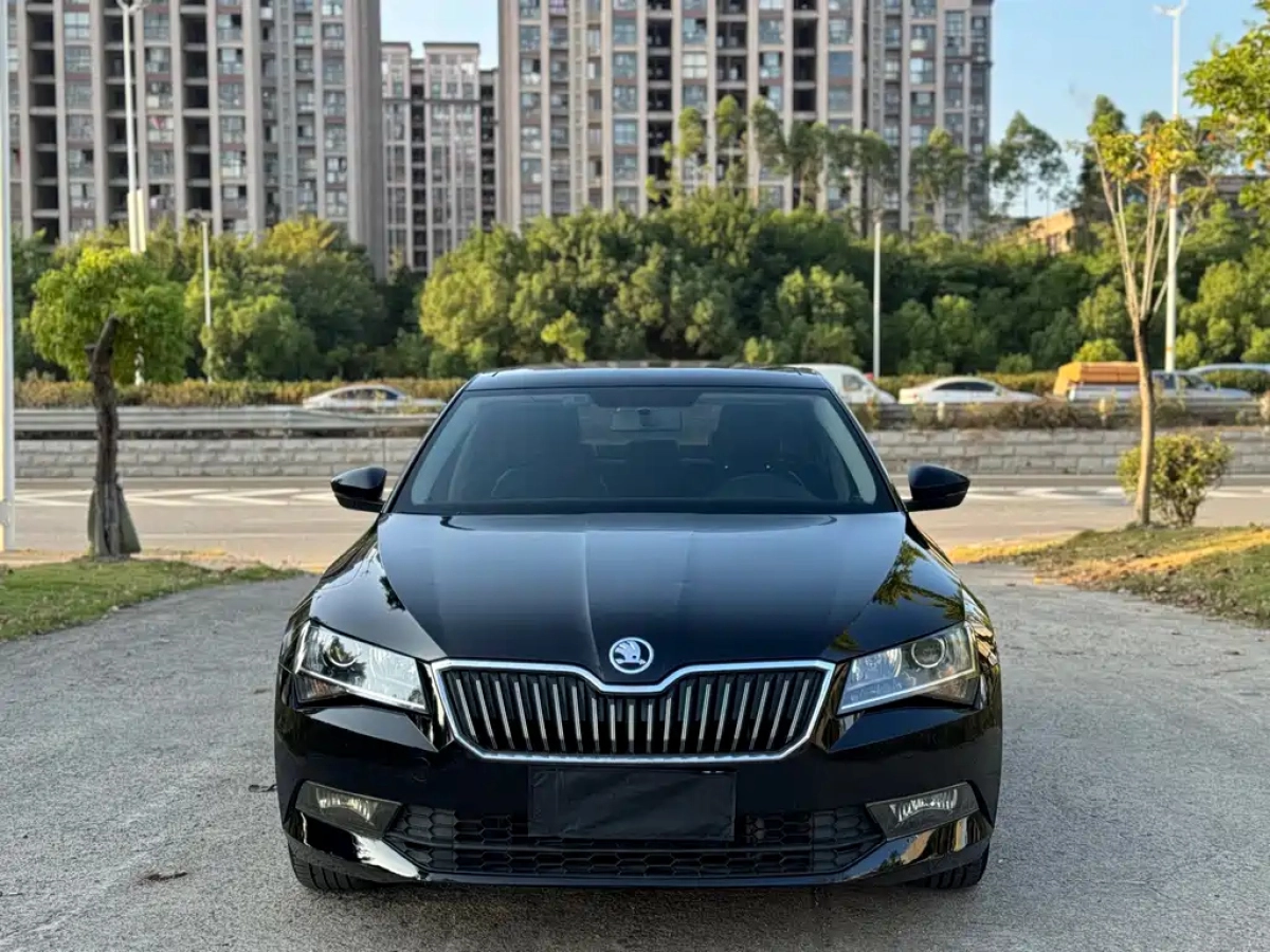 SKODA SUPERB