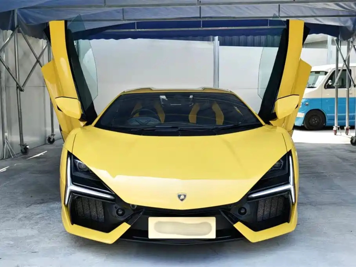 LAMBORGHINI REVUELTO