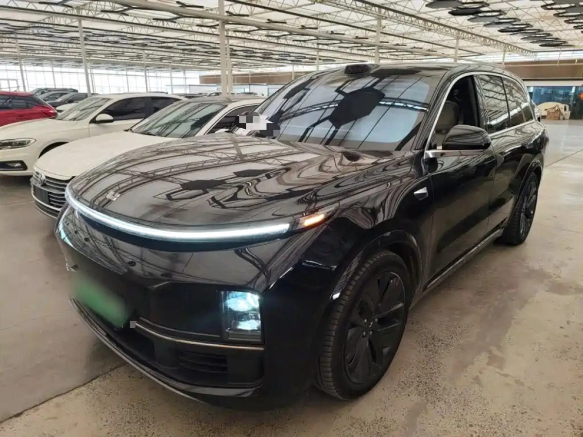 LI AUTO L8  2025